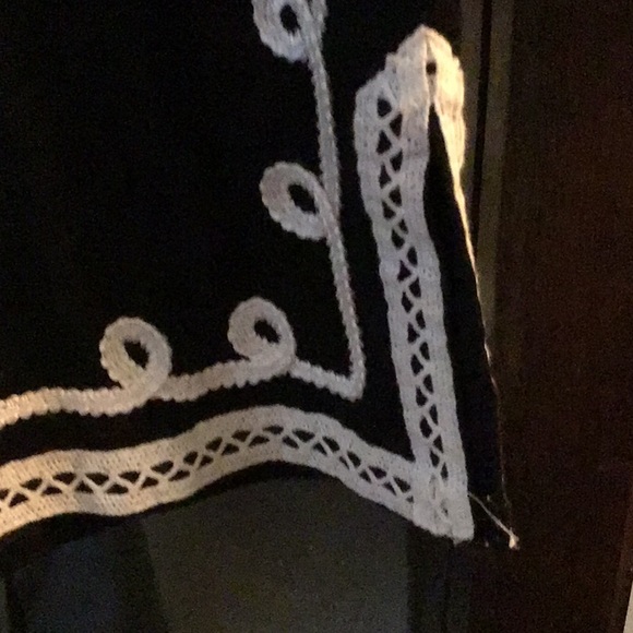 Classic Black and White Tunic Top - Picture 4 of 7